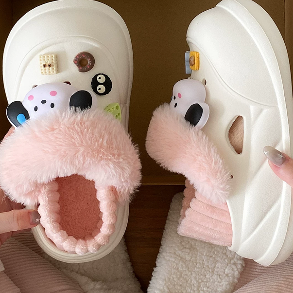 Cute puppy shoes, trendy and personalized, can be purchased wholesale