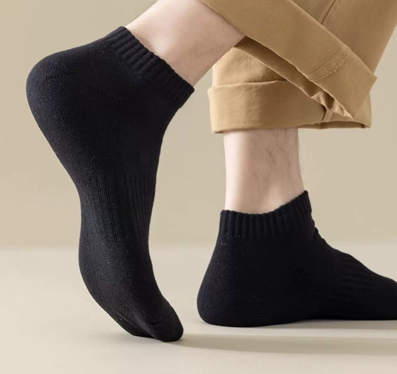 Men's Girl socks, men's autumn and winter sweat absorbing white short socks, youth sports anti odor socks, spring and autumn mid tube socks