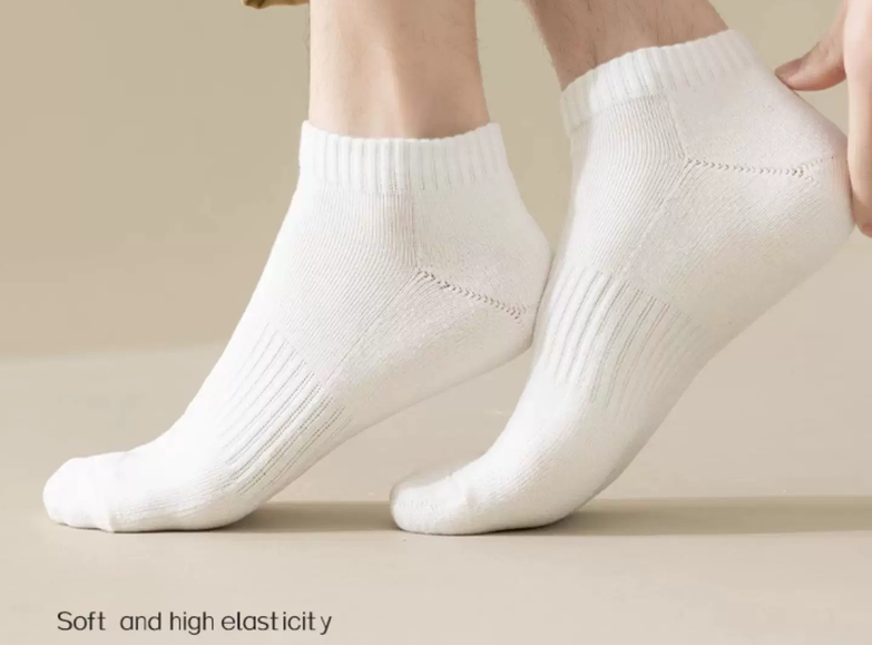 Men's Girl socks, men's autumn and winter sweat absorbing white short socks, youth sports anti odor socks, spring and autumn mid tube socks