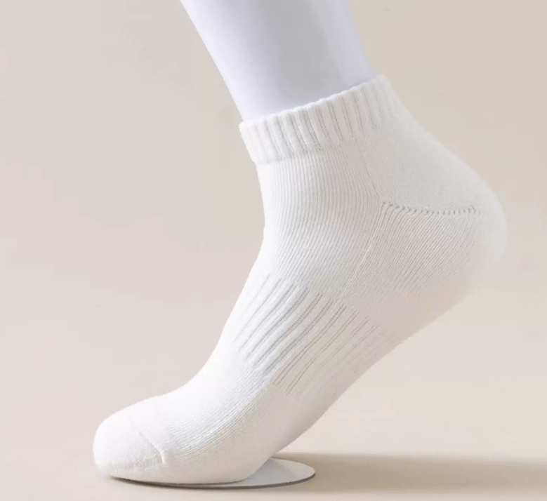 Men's Girl socks, men's autumn and winter sweat absorbing white short socks, youth sports anti odor socks, spring and autumn mid tube socks