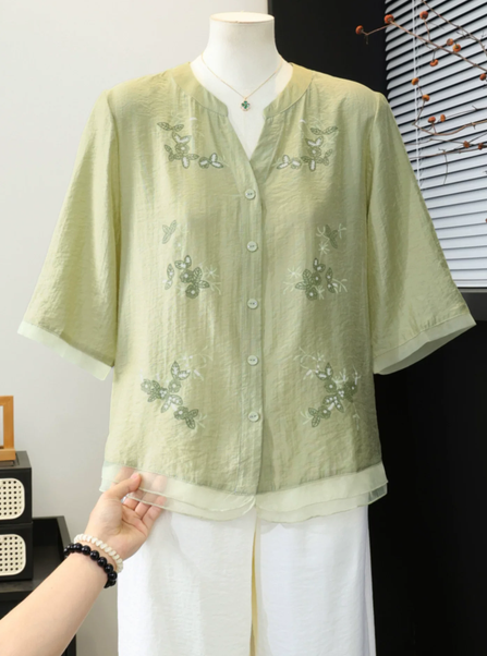 Mom's new summer outfit, Chinese style cotton and linen T-shirt, small shirt, middle-aged and elderly women's short sleeved shirt, Mother's Day clothes