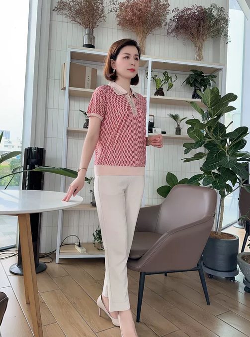 Randomly colored 2-piece summer ice silk short sleeved T-shirt, stylish small shirt, 50+middle-aged and elderly women's thin lapel top 2-piece set