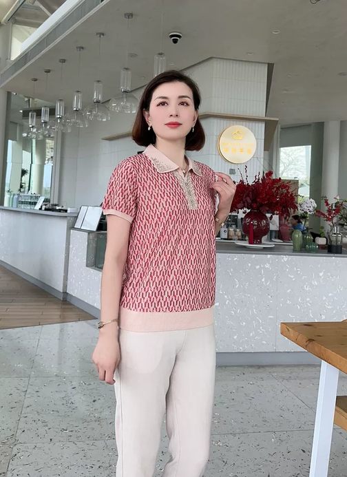 Randomly colored 2-piece summer ice silk short sleeved T-shirt, stylish small shirt, 50+middle-aged and elderly women's thin lapel top 2-piece set