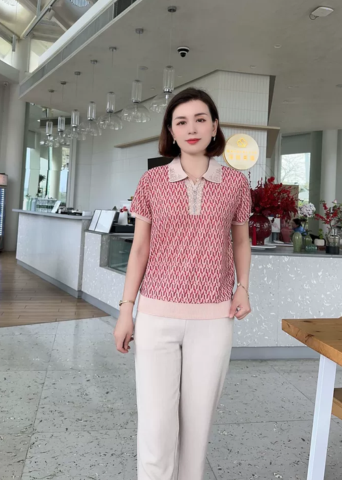 Randomly colored 2-piece summer ice silk short sleeved T-shirt, stylish small shirt, 50+middle-aged and elderly women's thin lapel top 2-piece set