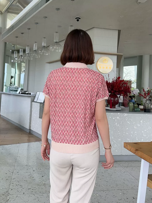 Randomly colored 2-piece summer ice silk short sleeved T-shirt, stylish small shirt, 50+middle-aged and elderly women's thin lapel top 2-piece set