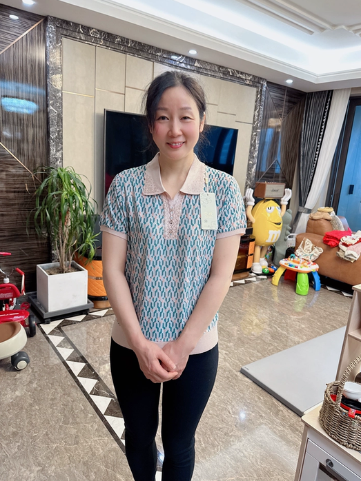 Randomly colored 2-piece summer ice silk short sleeved T-shirt, stylish small shirt, 50+middle-aged and elderly women's thin lapel top 2-piece set