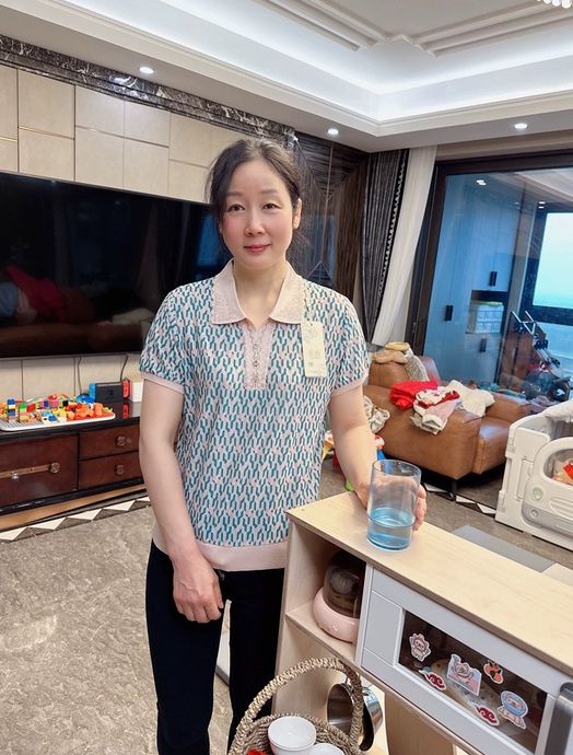 Randomly colored 2-piece summer ice silk short sleeved T-shirt, stylish small shirt, 50+middle-aged and elderly women's thin lapel top 2-piece set