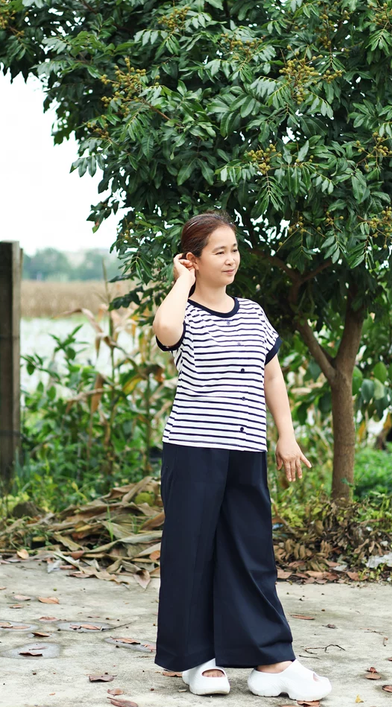 Summer short sleeved top wide leg pants two-piece set 2026 new middle-aged and elderly women's stylish striped T-shirt set