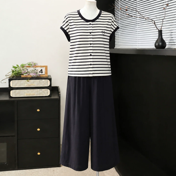 Summer short sleeved top wide leg pants two-piece set 2026 new middle-aged and elderly women's stylish striped T-shirt set