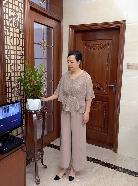 V-neck bat sleeve outfit for middle-aged and elderly women, western-style chiffon T-shirt, wide leg pants, dignified and atmospheric set