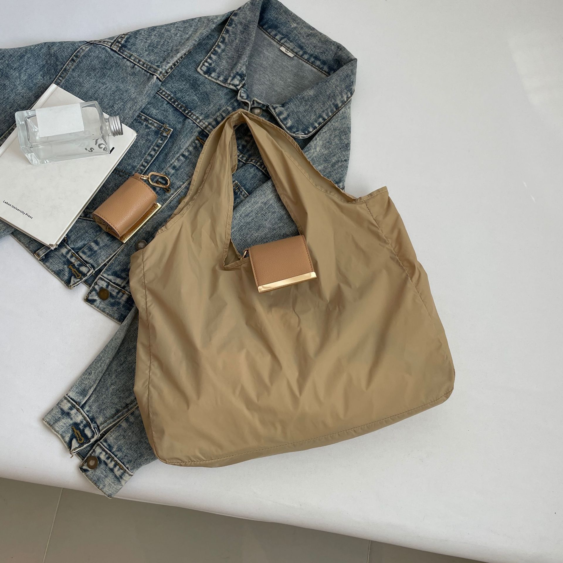 Lirohandy™ – The Keychain That Turns Into a Bag