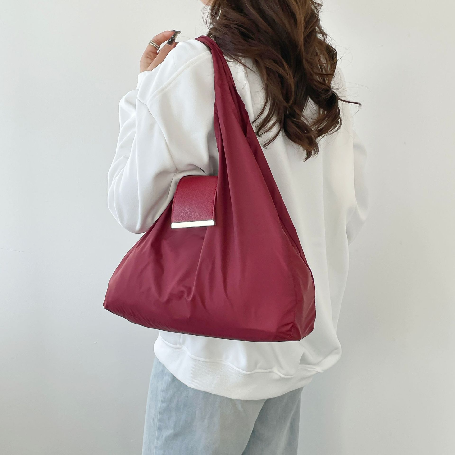Lirohandy™ – The Keychain That Turns Into a Bag