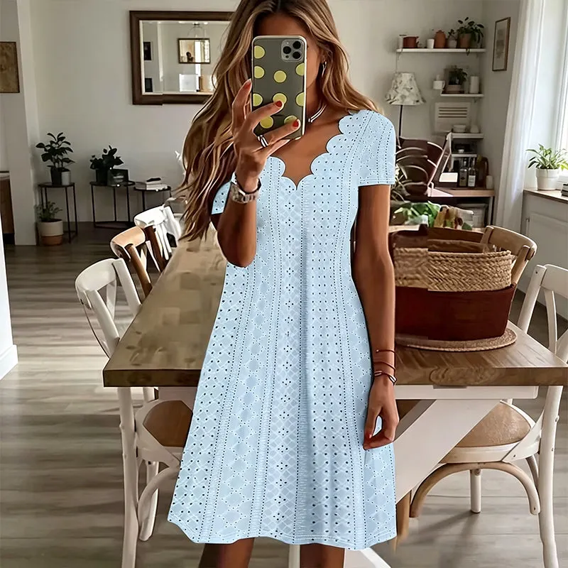 👗 Nasz wybór – Sukienka z dekoltem w serek i ażurowym wzorem oraz wykończeniem typu „muszelka” – lekka i romantyczna propozycja na przyjęcie w ogrodzie lub brunch 🌿