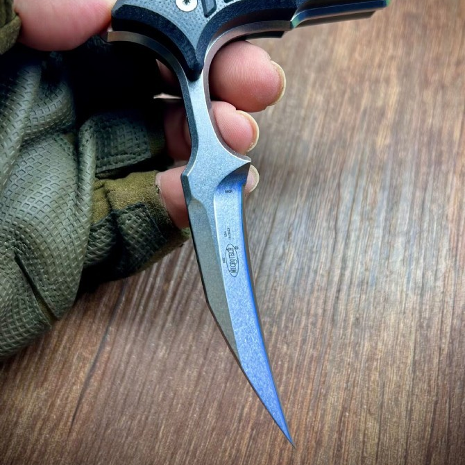 One-piece steel high hardness claw knife
