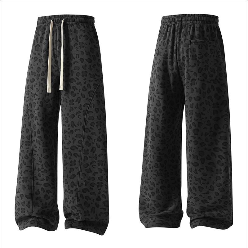 Men’s leopard-print casual trousers with side pockets, lightweight and breathable soft fabric, loose comfortable casual sweatpants, ideal for daily wear and all-year running Men’s leopard-print casual trousers with side pockets, lightweight and breathable soft fabric, loose comfortable casual sweatpants, ideal for daily wear and all-year running
