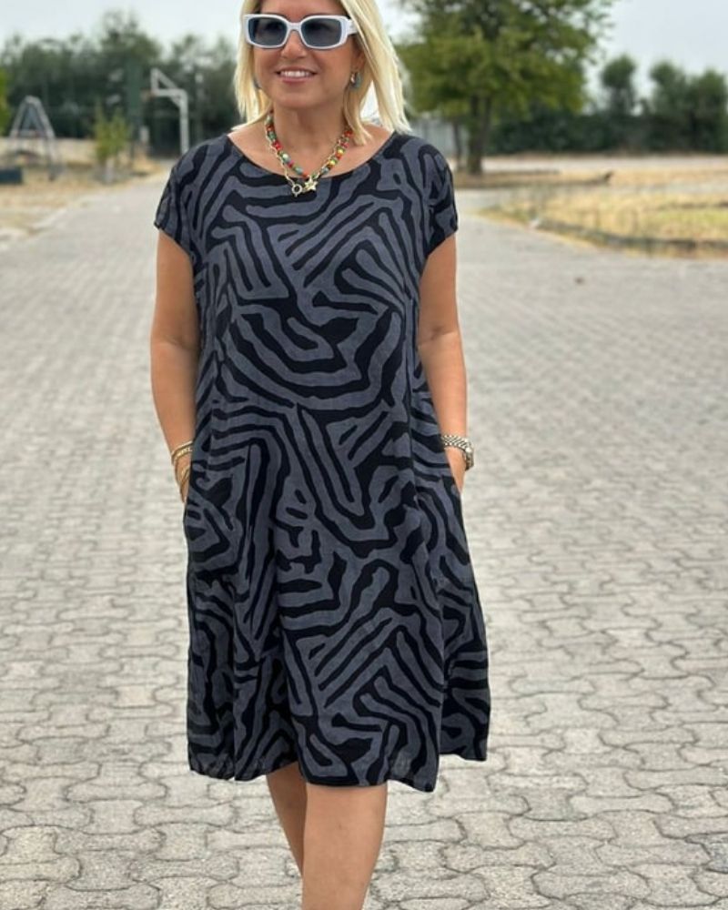 Solina™ – Robe à col rond avec un magnifique imprimé couvrant le ventre