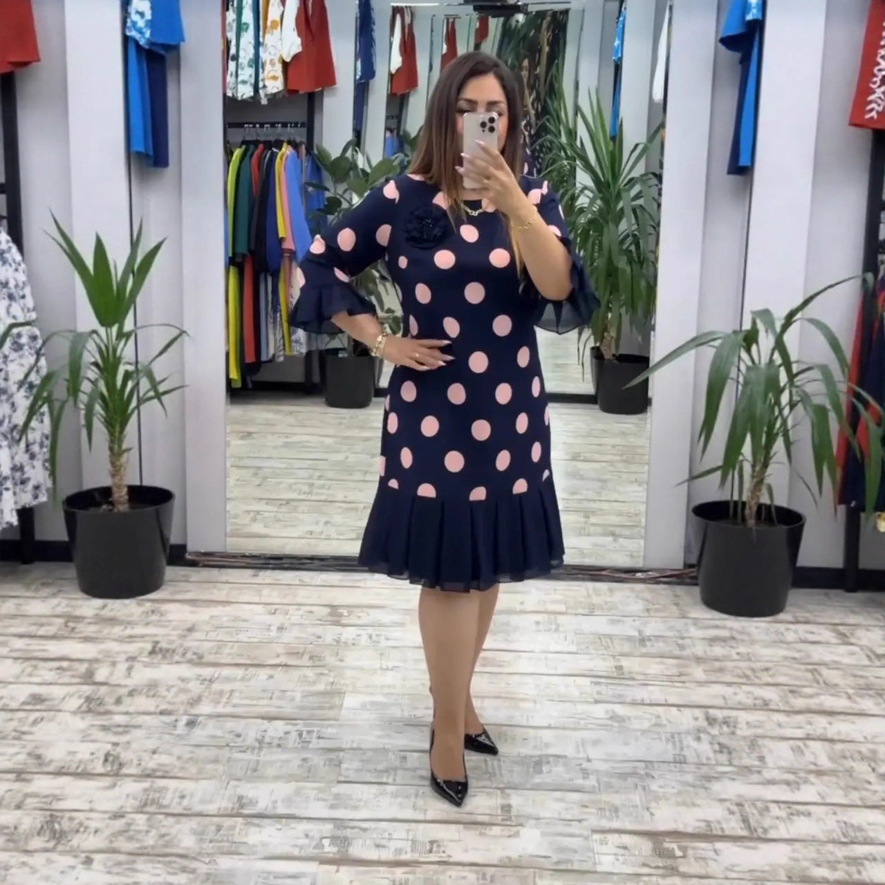 Casiva™ - Robe inspirée du rétro avec jupe plissée et finitions de manches évasées