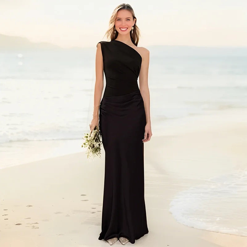 Robe longue asymétrique en satin Amber™