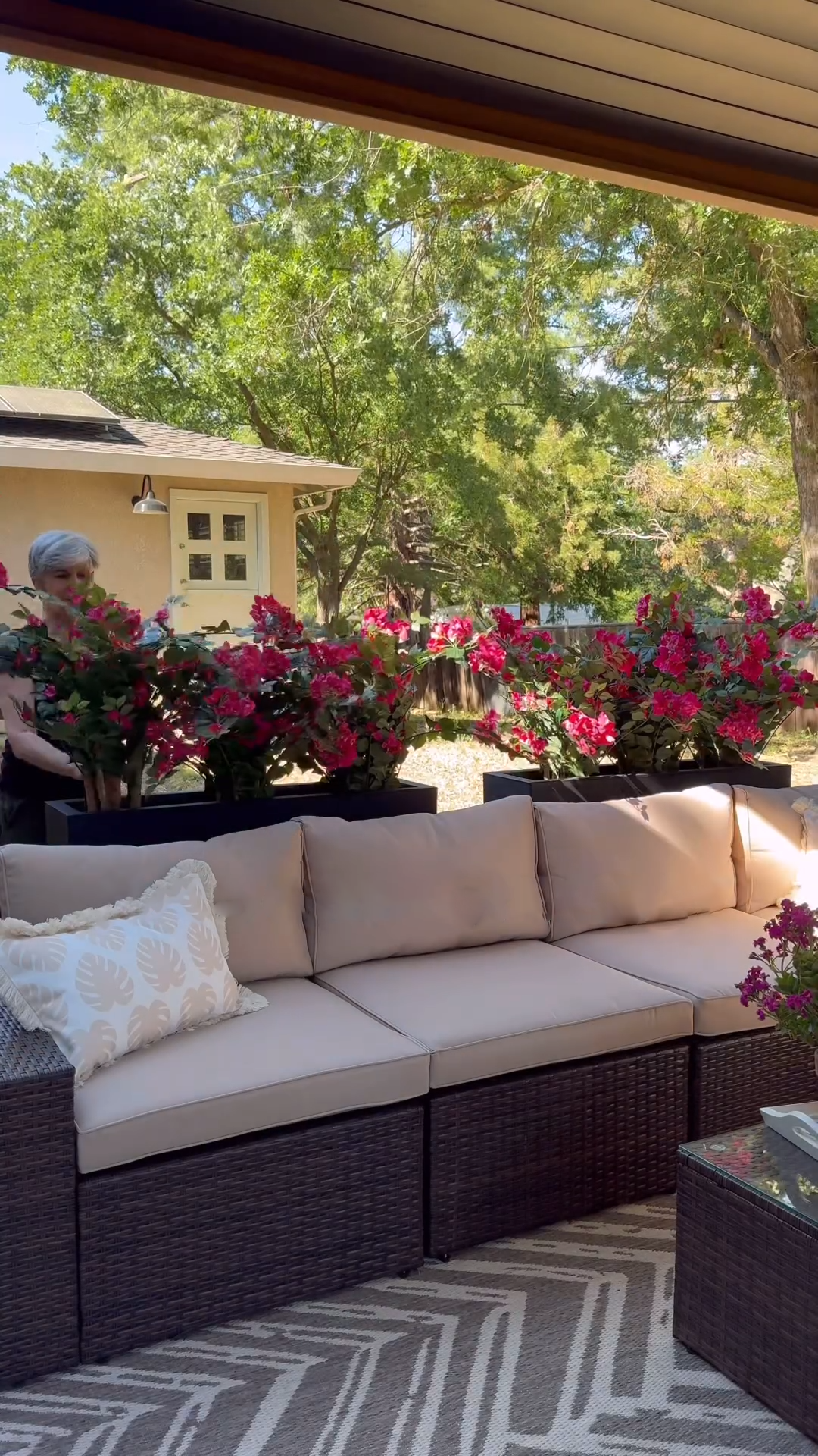 Beautiful privacy flower set with planters & solar lights-Aldronix
