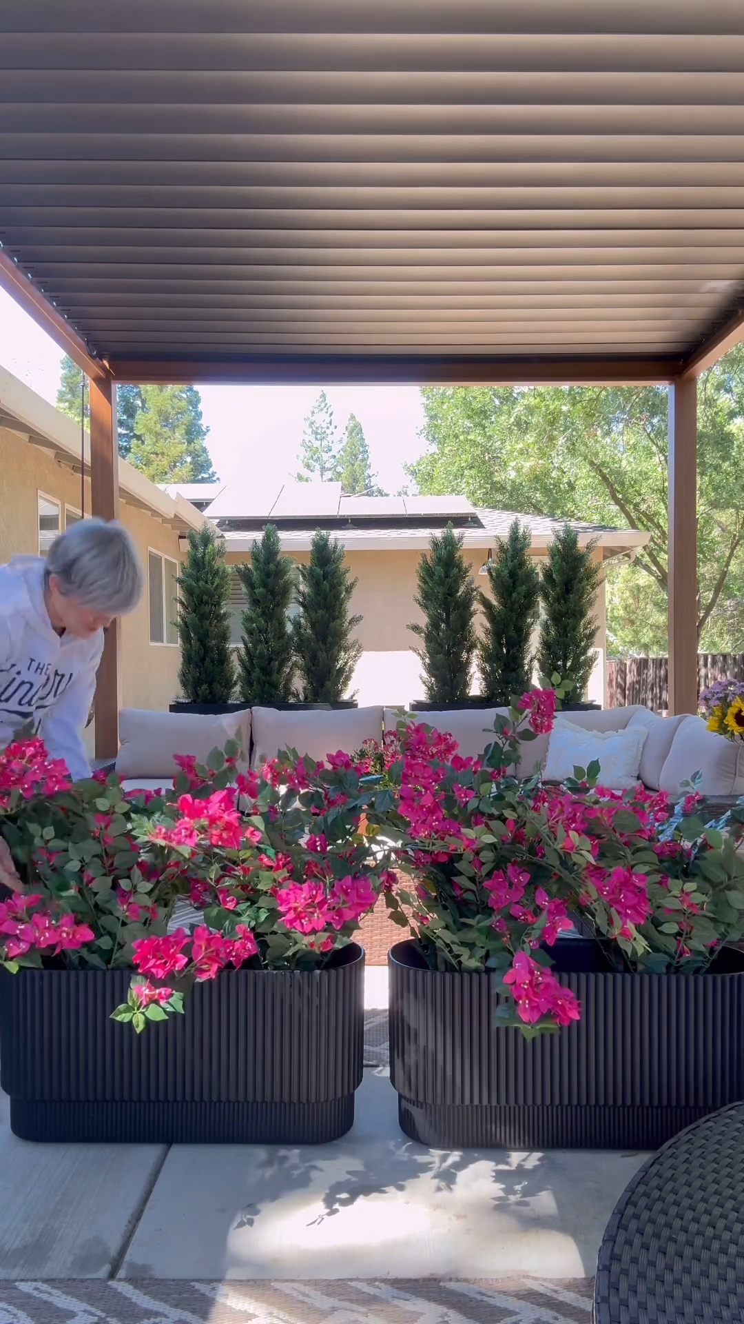Beautiful privacy flower set with planters & solar lights-Aldronix
