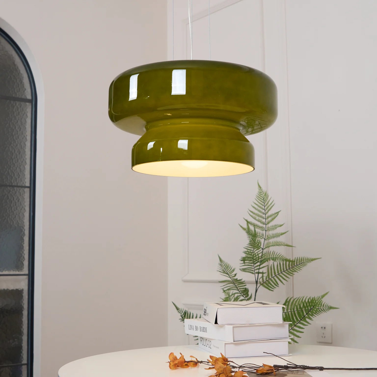 Arthur Moderne Pendelleuchte aus gebogenem Glas5.webp__PID:96662937-8030-461c-a20a-c3adb09059e3