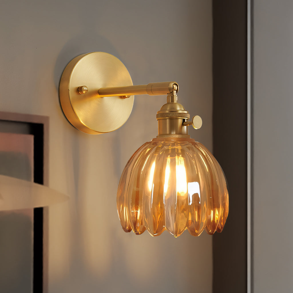 Freya Lotus Glas Wandleuchte bernsteinfarben.jpg__PID:ef8c0e3d-8f95-4e31-aa2a-34849744b6c6