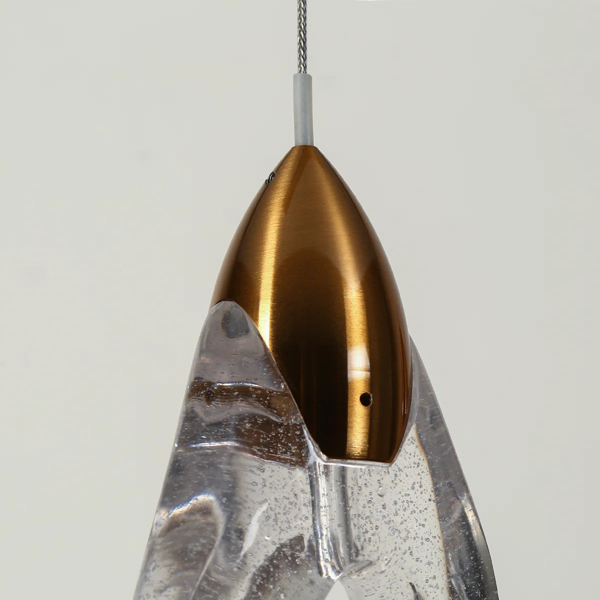 Eirik moderne Harz-LED-Pendelleuchte 细节图.webp__PID:38a30229-3453-4a46-99df-cd092889f308