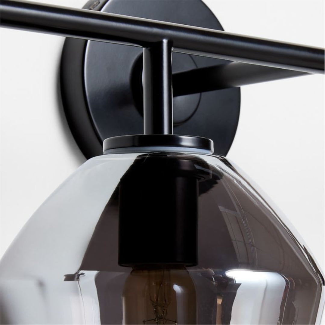 Elara Moderne geometrische Wandleuchte aus Glas und Metall detail1.webp__PID:14499fa9-6b3d-48ef-ad0a-fa58760776df
