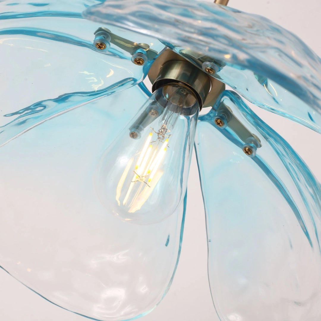 Moderne Pendelleuchte aus gehämmertem Blütenglas von Flora detail3.webp__PID:4202a074-ec02-4565-95bf-64cf779f59a5