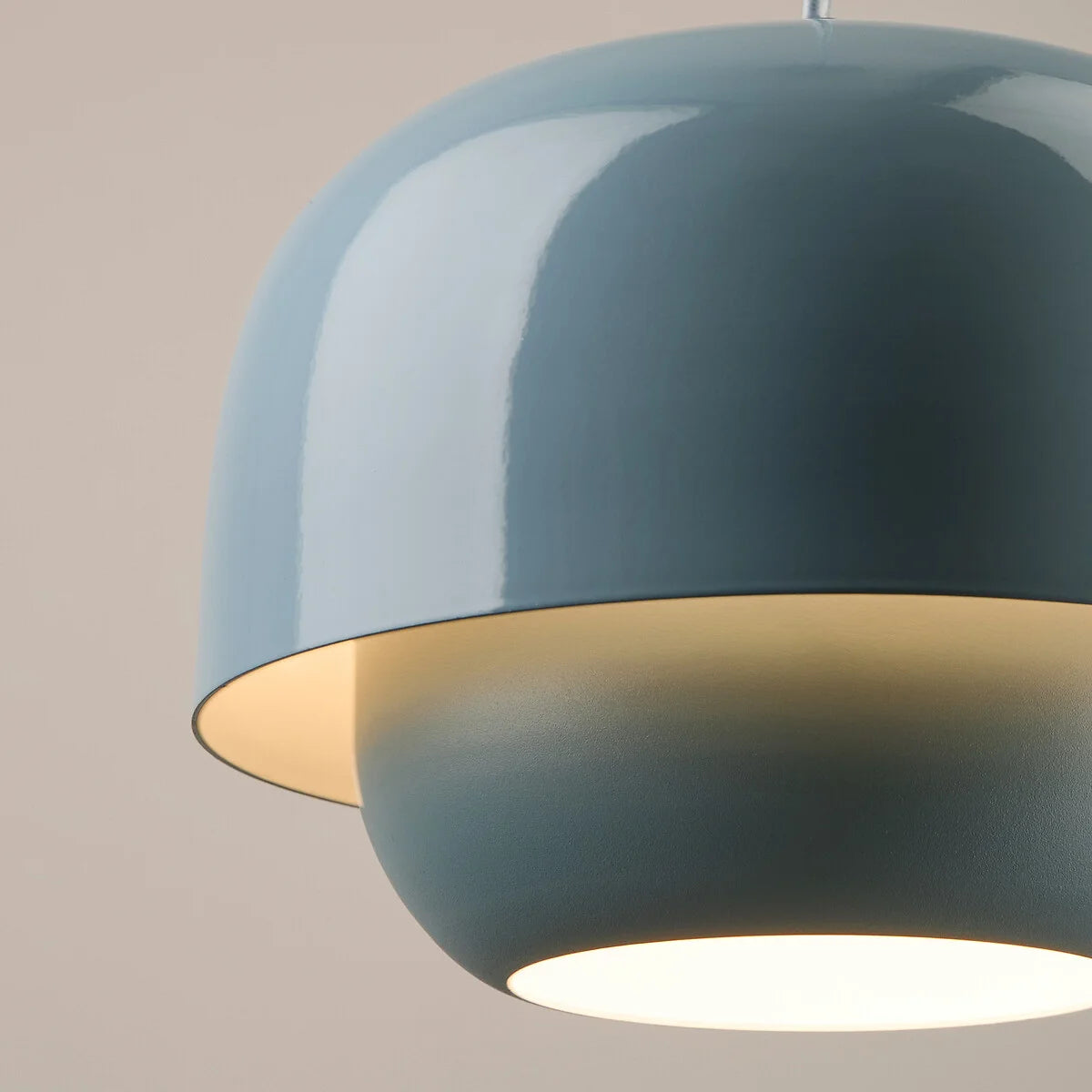 Cyclopes Moderne Kuppel Bunte Metall Pendelleuchte (14).webp__PID:e6e36a65-87ba-4b51-ad46-c8a1dab707f2