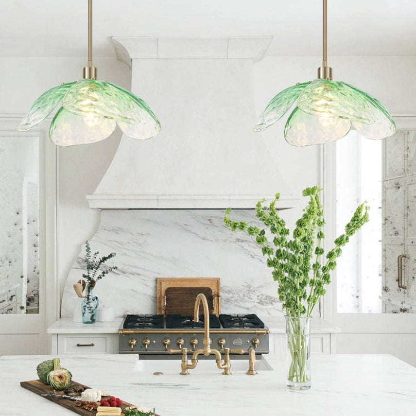 Flora Moderne Pendelleuchte aus gehämmertem Blütenglas11.webp__PID:18751105-9e46-40a7-b6d5-2e81cec23be2