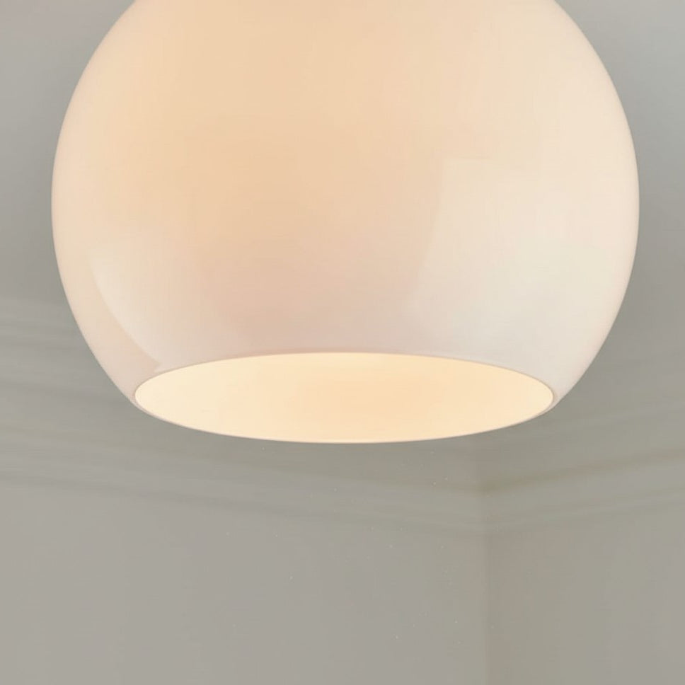 Clarke Moderne runde Deckenleuchte aus Glas detail2.webp__PID:27ae18b4-4597-4b9d-b212-15f794237564