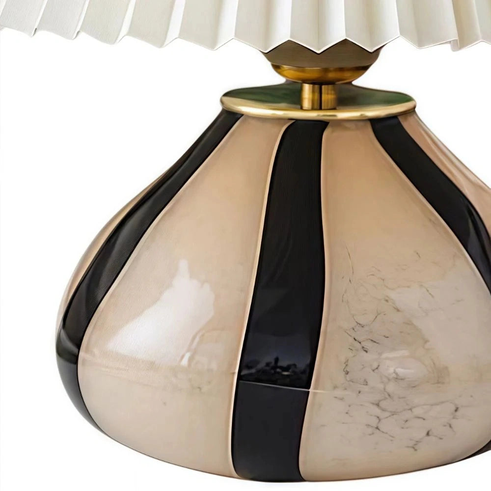 Bailyn Vintage Pleated Cabbage Table Light15.webp__PID:39809ec1-ba0a-4b5c-8fa8-95cbef179c6e