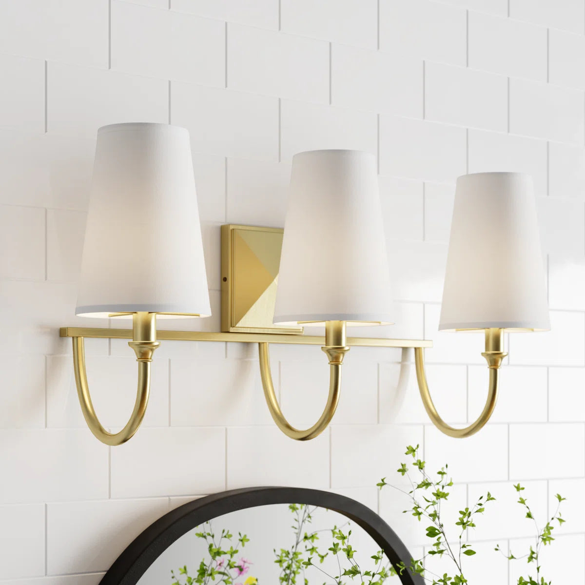 Aurora Modern Farmhouse 3-flammige Schminktischleuchte aus weißem Stoff (2).webp__PID:cec41c00-0891-4939-b92e-bd2b745179f7