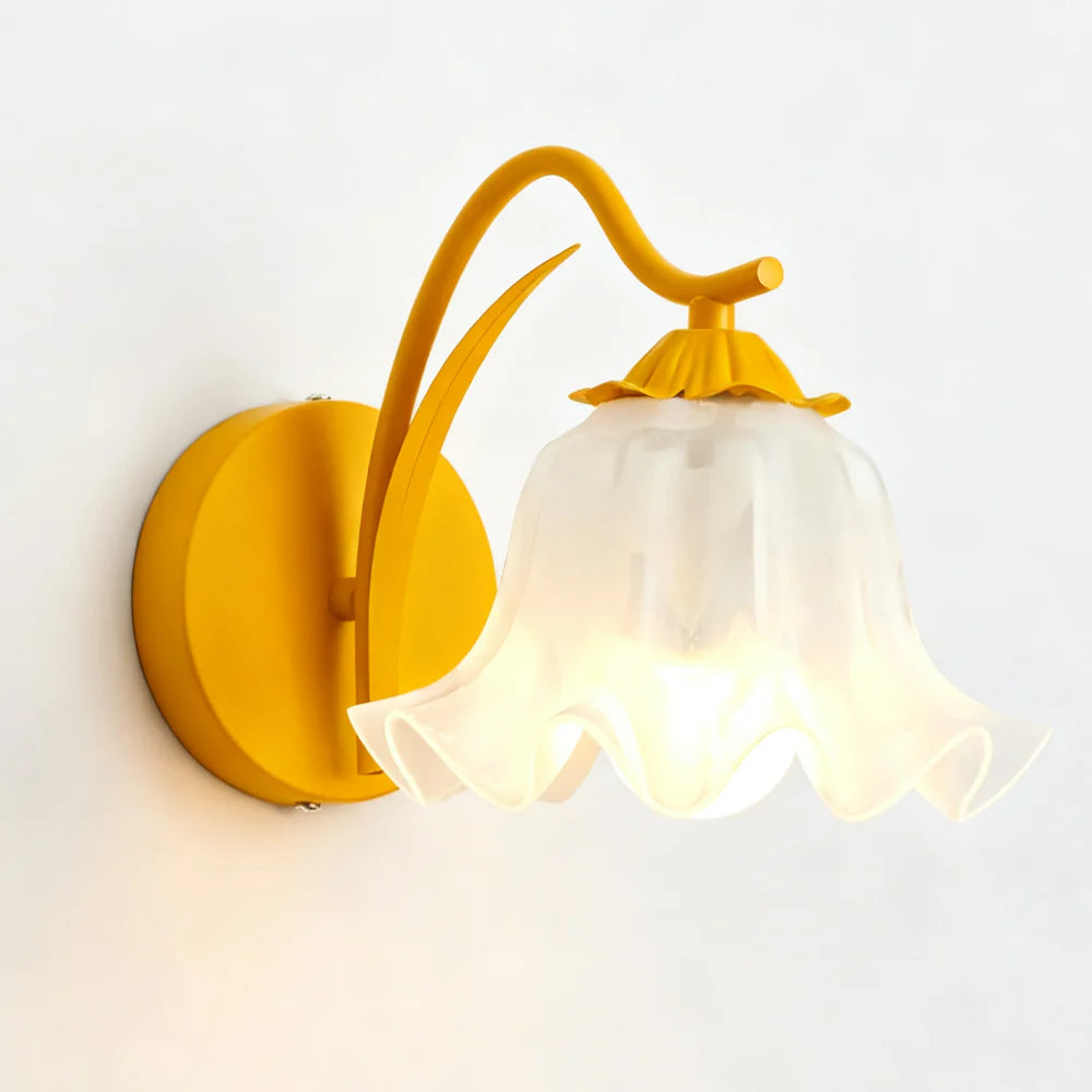 Denise_French_Retro_Acrylic_Floral_Wall_Light2.webp__PID:940d1567-25f4-4184-b458-0b5b268b56b6