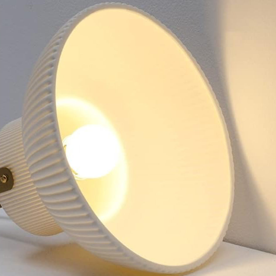 Avery Moderne gerippte Keramik-Glocken-Pendelleuchte detail3.webp__PID:50f45659-dbe6-4ed0-94b7-bf12315d3e6b