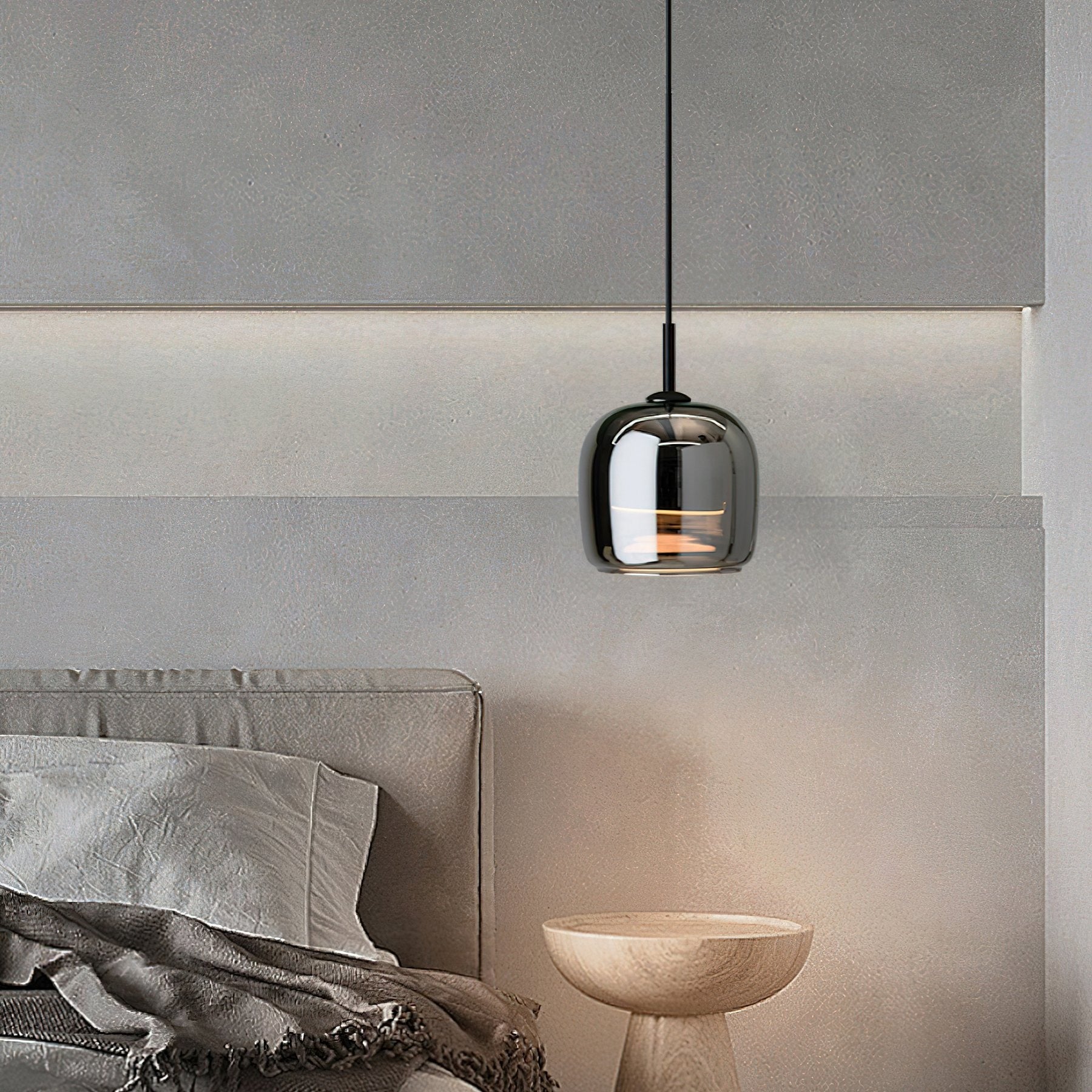 Moderne Pendelleuchte Freja aus Rauchglas scene3.webp__PID:c140737f-fe86-43e0-9155-578612806c89