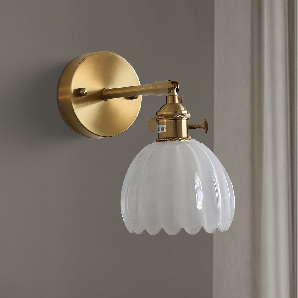 Freya Lotus Glas Wandleuchte weiß.jpg__PID:955e312a-2a34-4497-84b6-c603b64db259