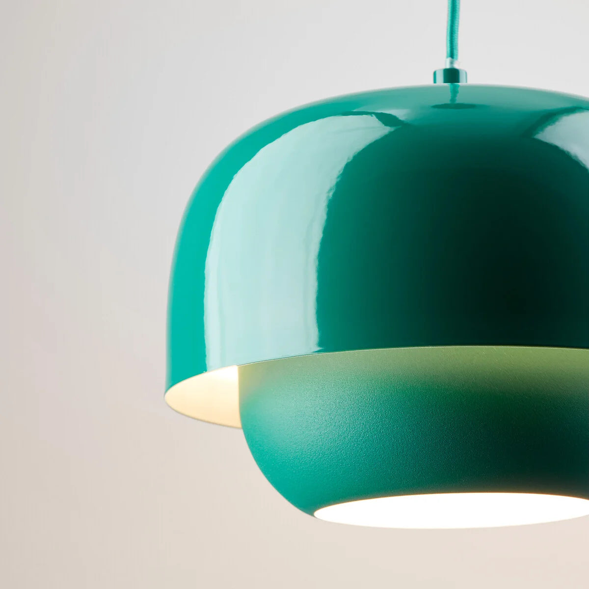 Cyclopes Moderne Kuppel Bunte Metall Pendelleuchte (16).webp__PID:6a6587ba-eb51-4d46-88a1-dab707f245f7