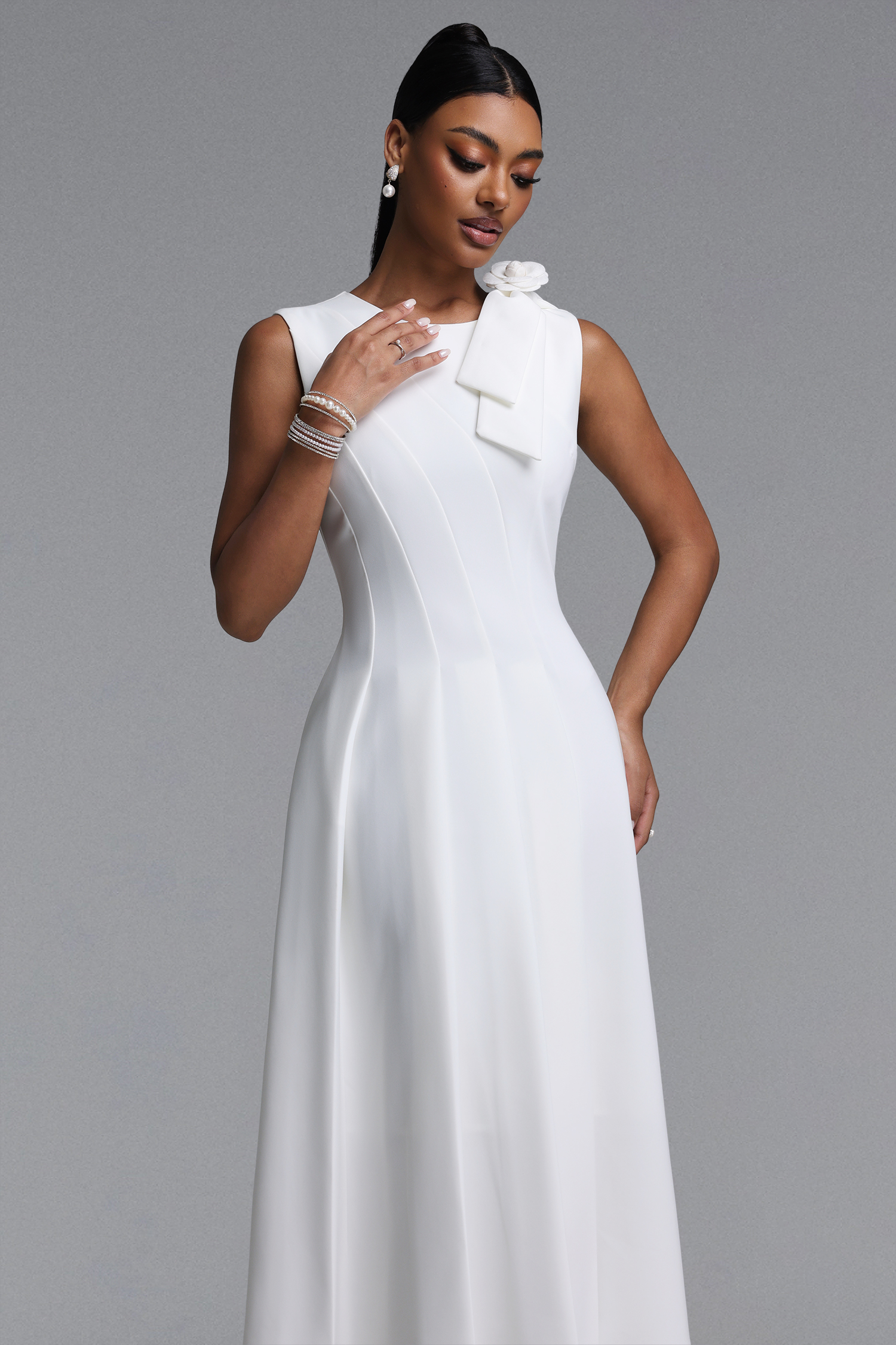 Oana Sleeveless Floral Applique Pleated Midi Bandage Dress