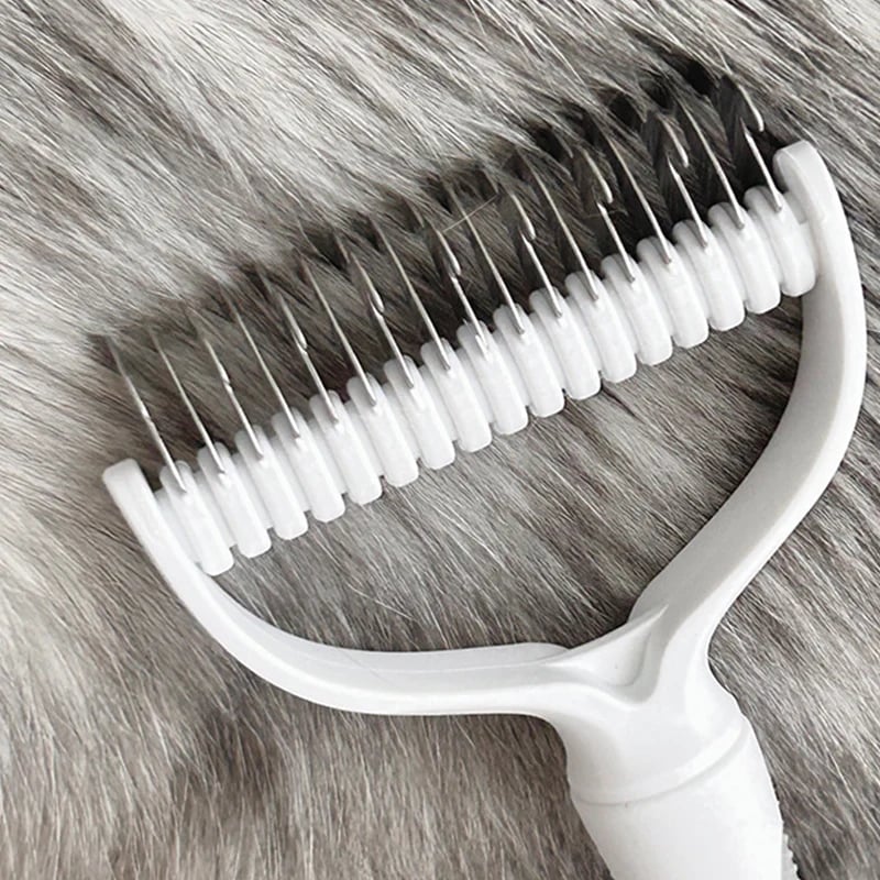Efficient Detangling Pet Comb