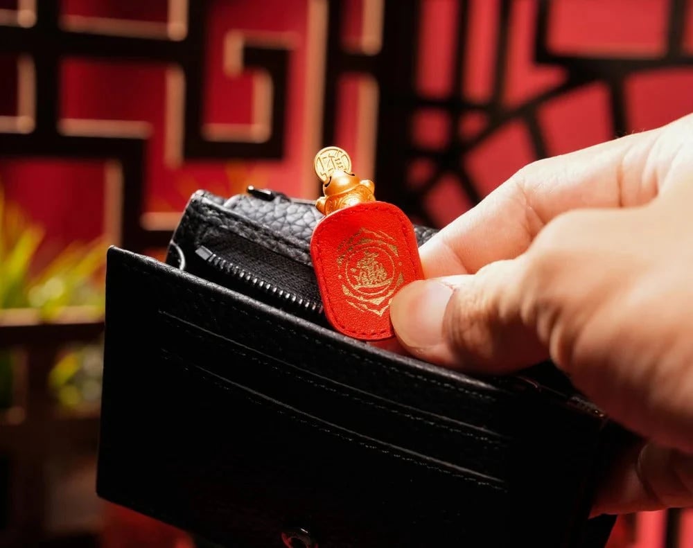 2026 Golden Turtle Charm – Bites onto Luck Never Lets Go