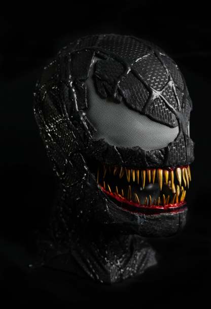 Black Symbiosis Movable Jaw Face Shell Mask
