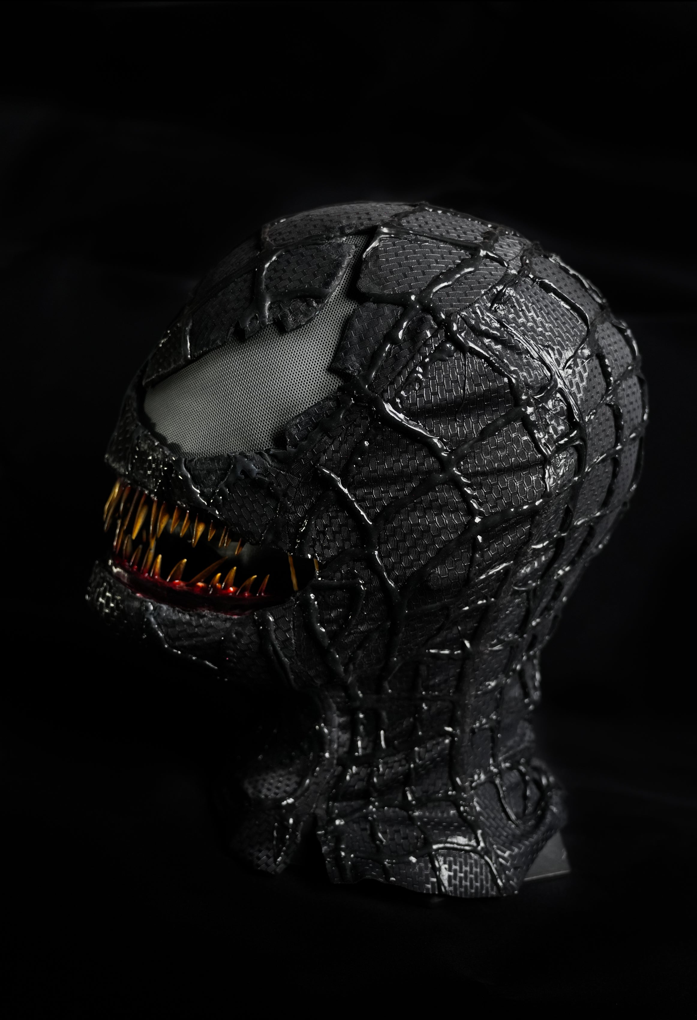 Black Symbiosis Movable Jaw Face Shell Mask