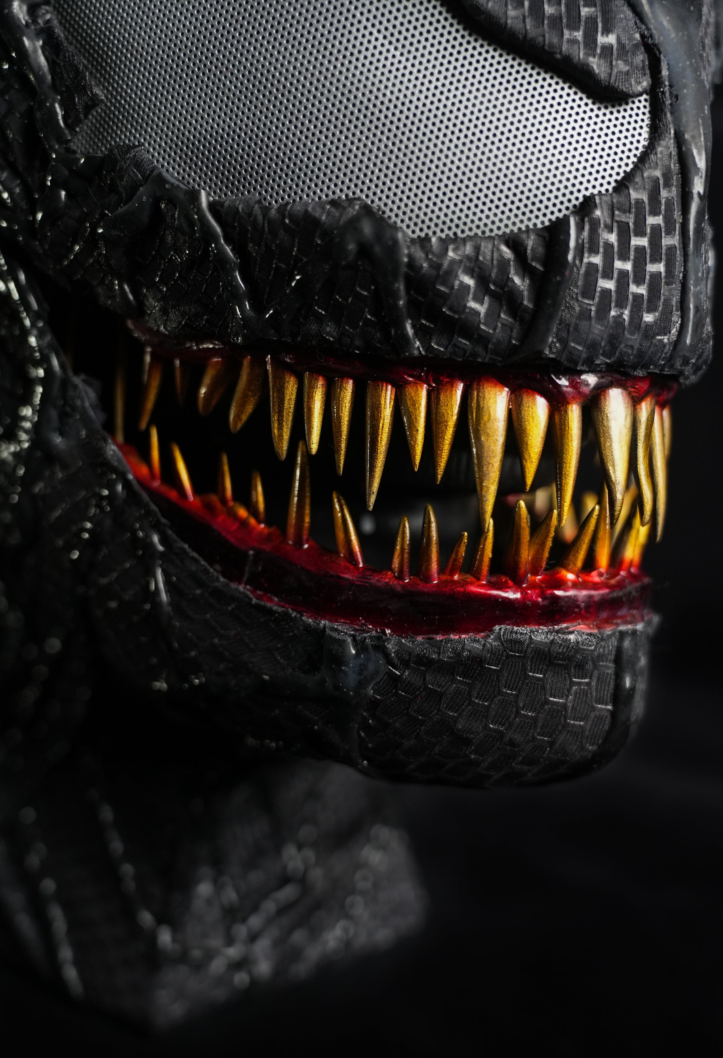 Black Symbiosis Movable Jaw Face Shell Mask