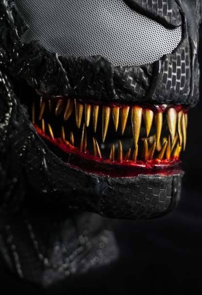 Black Symbiosis Movable Jaw Face Shell Mask