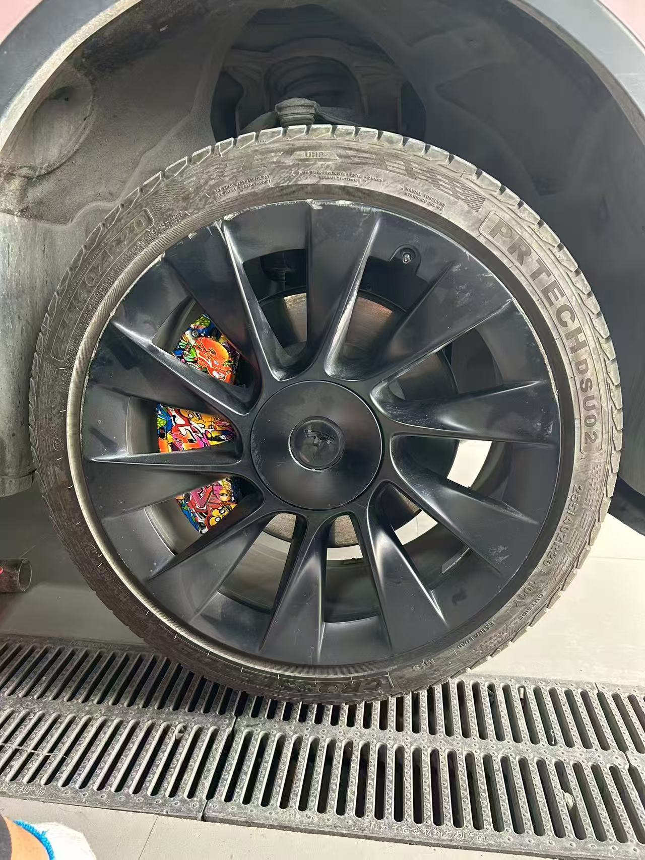Graffiti-Printed Aerospace-Grade Aluminum Alloy Caliper Covers for Model 3/Y