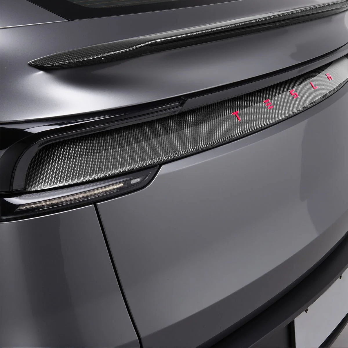 Trunk Tailgate Applique for Tesla Model Y Juniper - Real Dry Molded Carbon Fiber