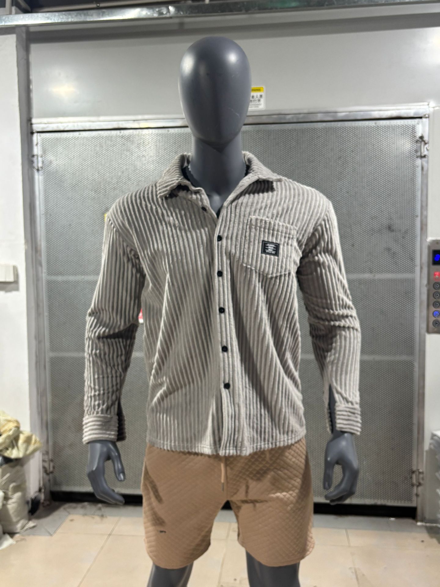 Overshirt front construction detail