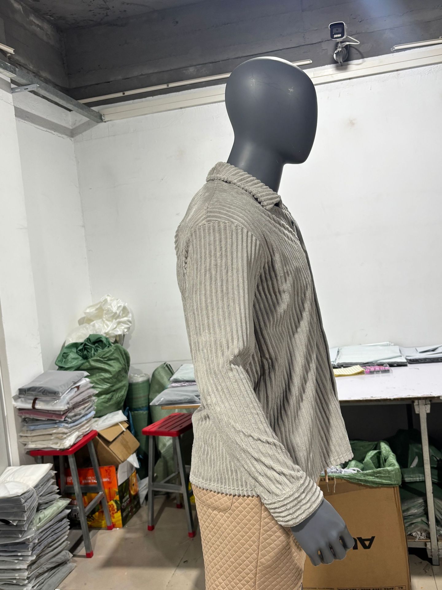 Overshirt side construction detail